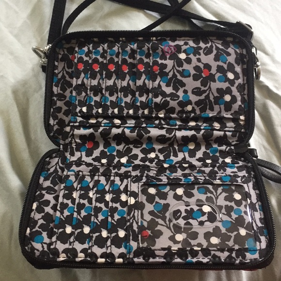 Vera Bradley RFID All in one crossbody - Picture 3 of 5